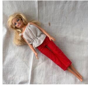 Barbie I Can Be Movie Star in Fashionistas Sporty Outfit 2009 Blonde Blue Eyes